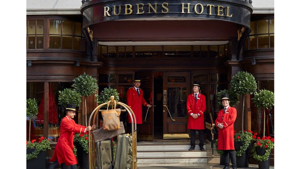 London: Royal Tour With Afternoon Tea at the Rubens - Afternoon Tea Experience