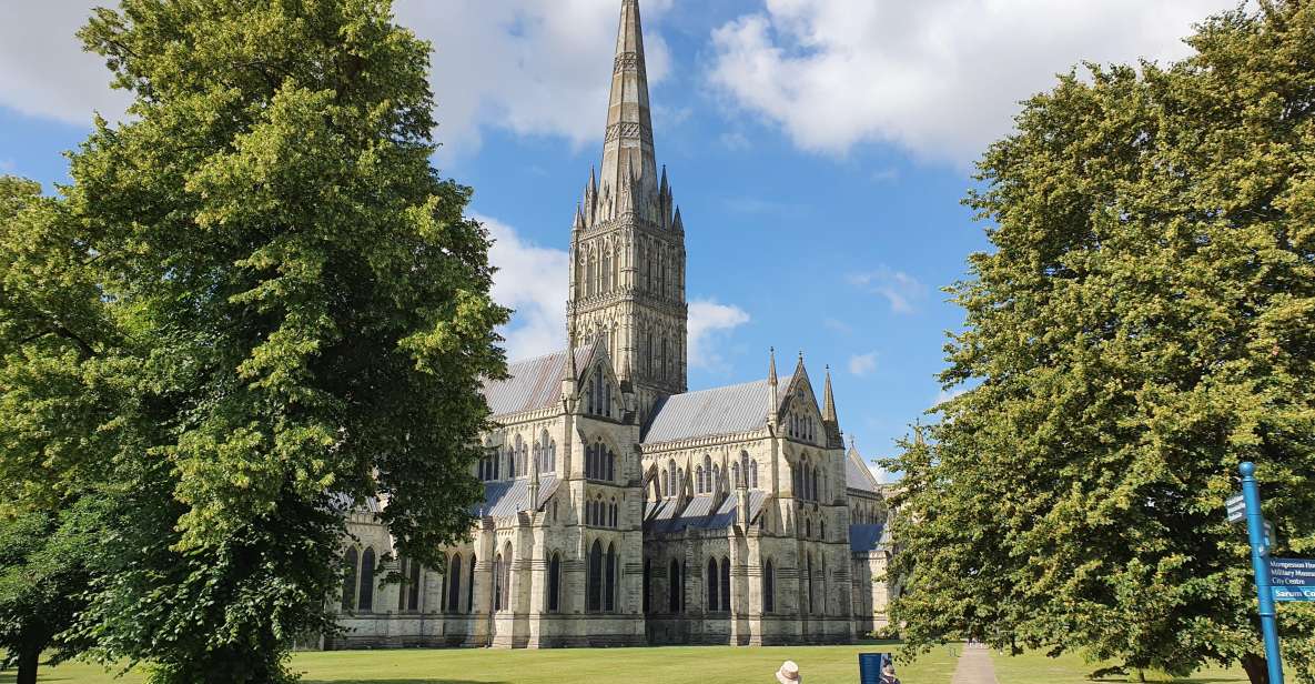 London: Stonehenge, Salisbury Cathedral and Avebury Day Tour - Key Attractions