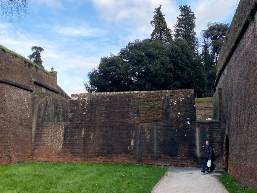 Lucca: 2-Hour Private Walk. Discover the Best of the City Center - Picturesque Piazza Anfiteatro