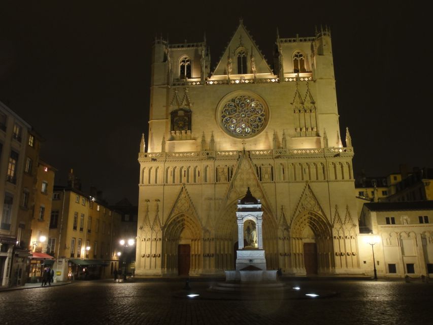 Lyon: Old District Private Guided Walking Tour - Guide and Languages