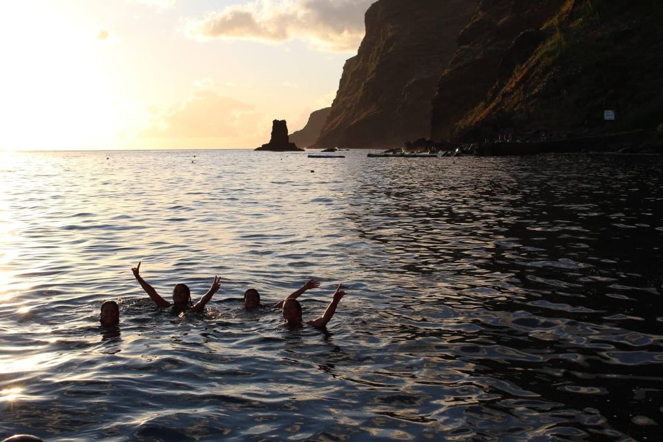 Madeira: Sunset Dinner Cruise - Inclusions