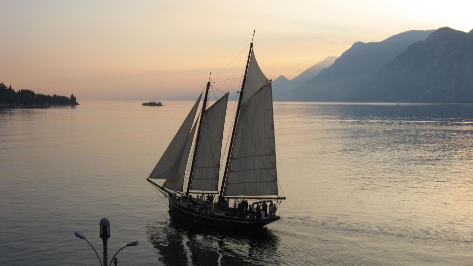 Malcesine: Lake Garda Sunset Sailboat Cruise With Aperitif - Food and Drinks