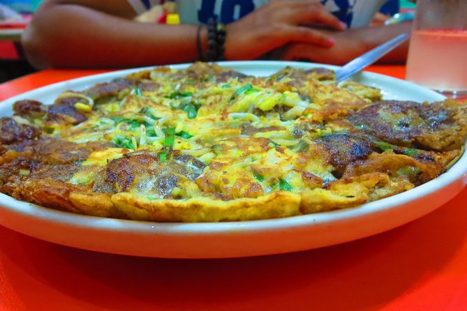 Manilas Culinary Expedition: The Ultimate Food and Market Tour - Navigating the Bustling Market Stalls