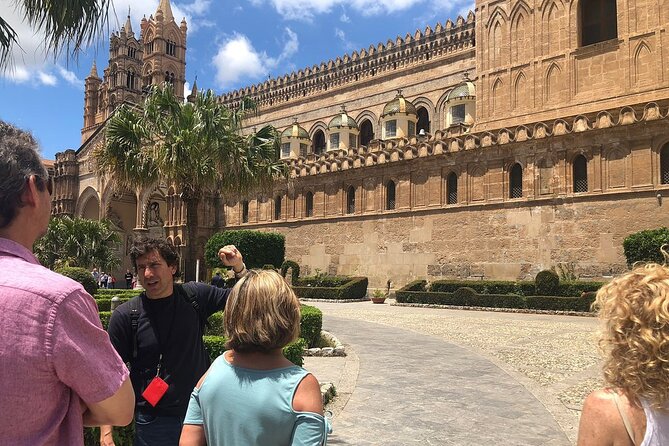 Markets and Monuments: Walking Tour in the Center of Palermo - Visiting the Chiesa Del Gesù