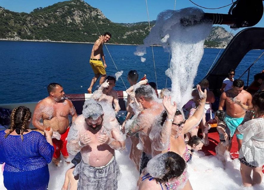 Marmaris Pirate Boat W/ Lunch, Unlimited Drinks & Foam Party - Food and Drinks