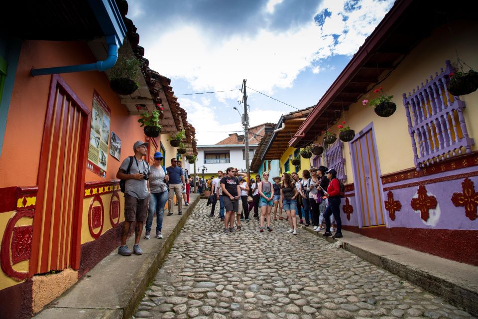 Medellin: Guatapé Tour, Lunch, Cruise, & Piedra Del Peñol - Itinerary Breakdown