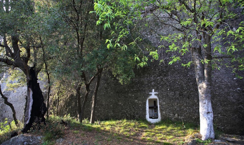 Meteora: Hiking Tour With a Local Guide and Monastery Visit - Inclusions and Accessibility