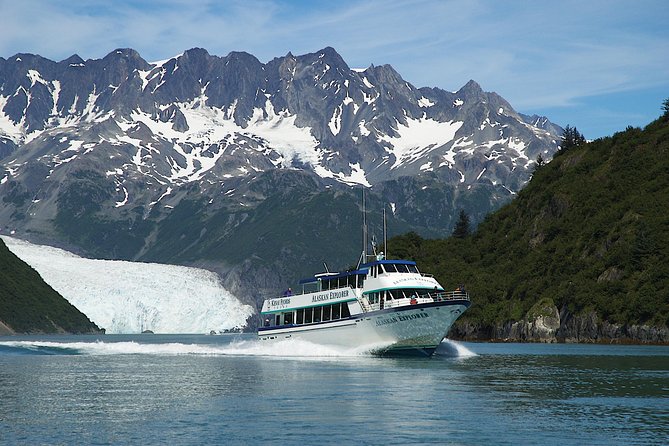 National Park Tour With Fox Island - Dining on the Cruise