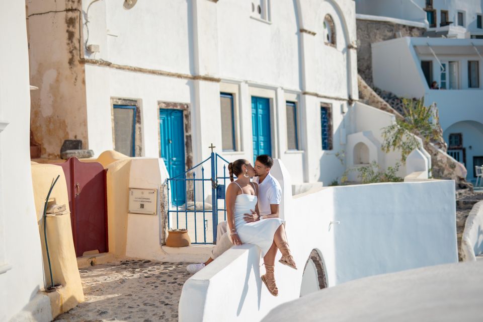 Oia: Couple Photoshoot With 50 Digital Edited Photos - Booking Process