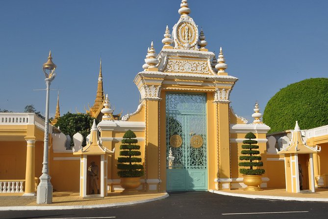 One Day Private Guide Tours History in Phnom Penh Incl. Admission - Inclusions and Exclusions