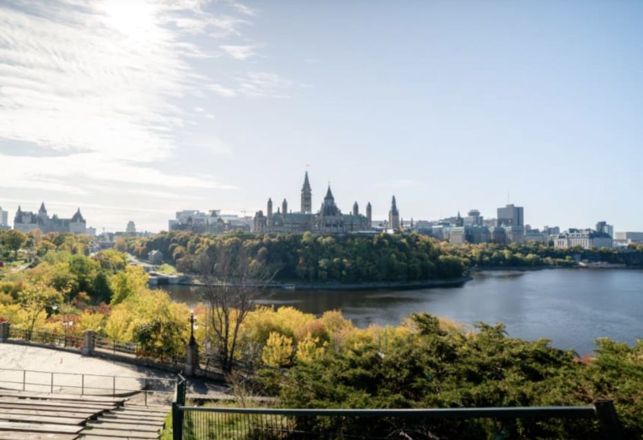 Ottawa: Best of Ottawa Small-Group Tour With Canal Cruise - Exploring Parliament Hill