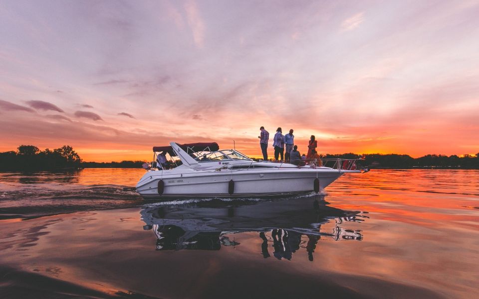 Ottawa: Yacht Cruises on Ottawa River - Wed, Thu, or Fri - Relax on Intimate Yacht Cruises