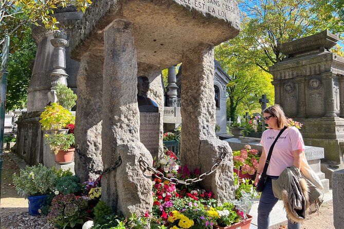 Paris: Haunted Père Lachaise Cemetery Guided Tour - Meeting Point and Accessibility