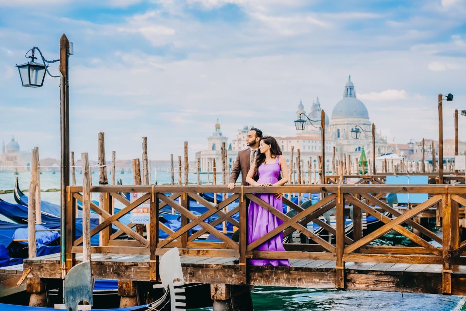 Photo Shoot With a Professional Photographer in Venice - Meeting Point Locations