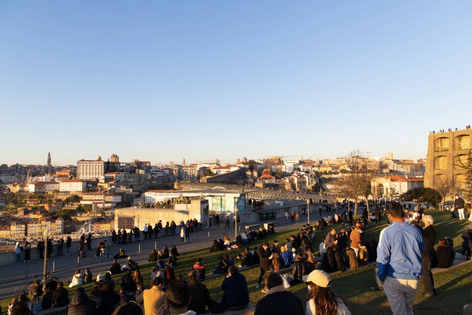 Photo Tour Porto: Walking Tour With Professional Photoshoot - Pickup Location and Accessibility