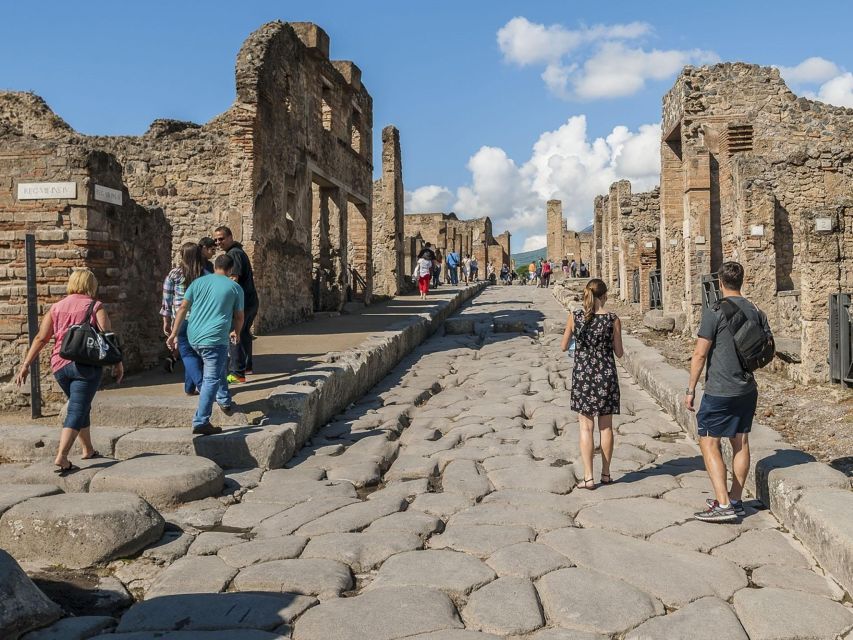 Pompeii Revealed: Unmissable Tour! - Vesuvius Eruption Secrets