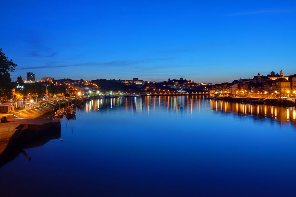 Porto: Fado Dinner Show and Night Tour | All Included - Guided Landmarks and Views