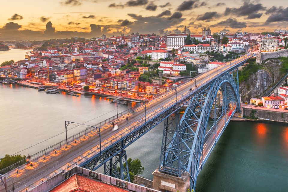 Porto: Highlights Self-Guided Scavenger Hunt and City Tour - Key Attractions