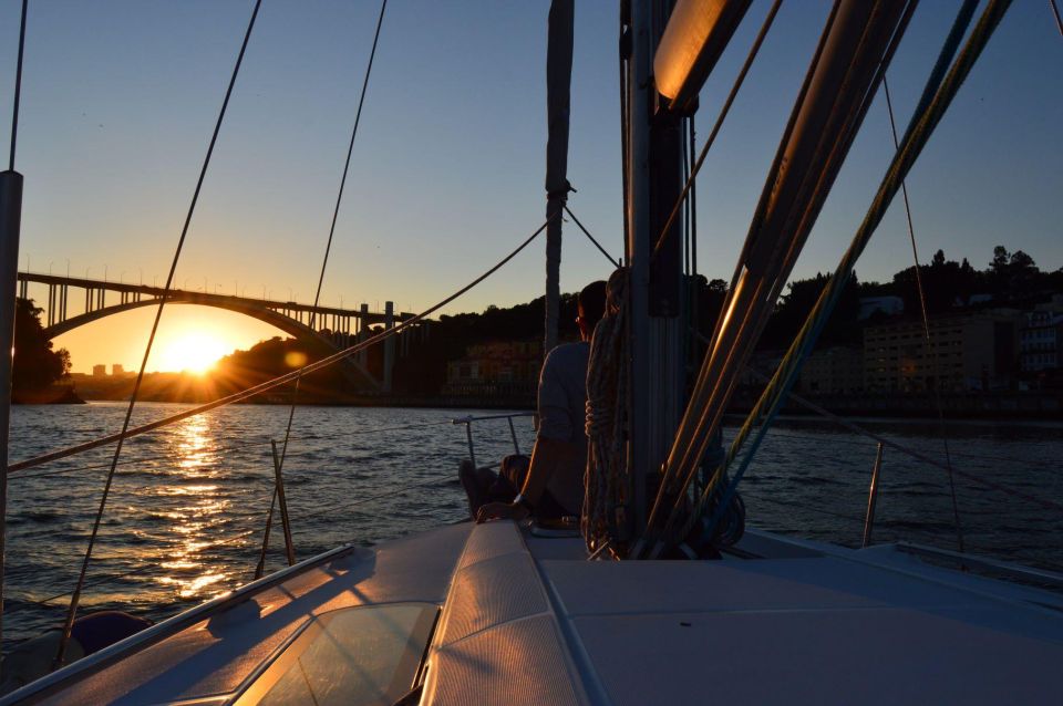 Porto: Touristic Sailing Boat Ride on the Douro River - Languages and Group Size