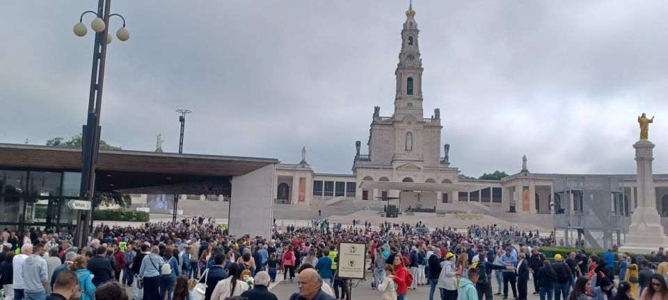 Porto: Transfer From Lisbon Stop at Fatima & Coimbra - Lisbon to Fatima Leg