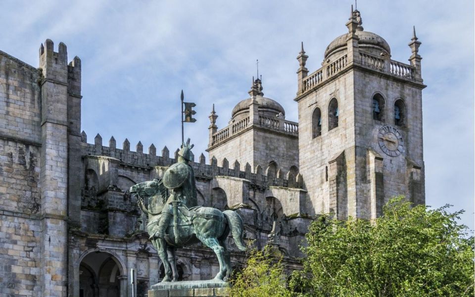 Porto's Old Town: Amazing Secrets and Fresh Scoops - Highlights of the Tour