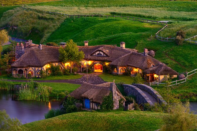 Private 2 Day Tour: Hobbiton, Waitomo, Rotorua Geothermal & Hamilton Gardens - Inclusions and Amenities