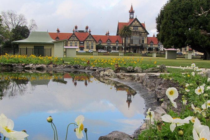 Private 3 Days Tour From Auckland: Hobbiton, Hamilton, Rotorua & Waitomo Caves - Included Amenities