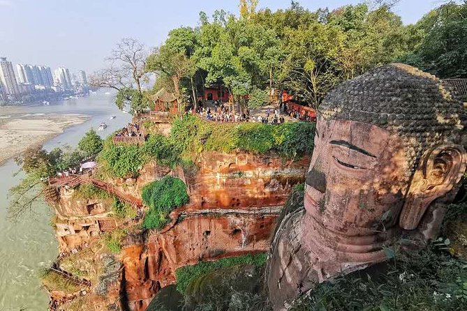 Private Day Tour to Leshan Grand Buddha From Chengdu - Dining Experience
