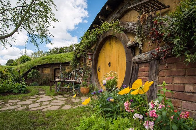 Private Luxury Tour From Auckland to Hobbiton Movie Set and Rotorua for Couples - Pickup and Transfer Details