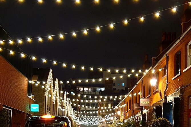 Private Tour: Traditional Black Cab Tour of London's Christmas Lights - Upmarket Neighborhoods