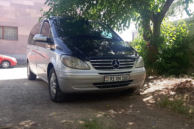 Private Transfer From Georgia to Armenia With Tour - Driver Qualifications and Communication