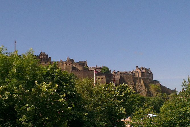 Private Walk: Edinburgh Old Town and New Town - Meet Your Expert Guide