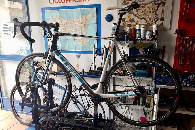 Rent a Carbon or Aluminum Road Bike in Sicily - Included Accessories for Comfortable Ride