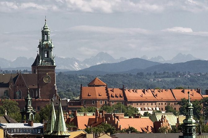 Royal Classic Walking Tour in Krakow - Tour Features and Inclusions