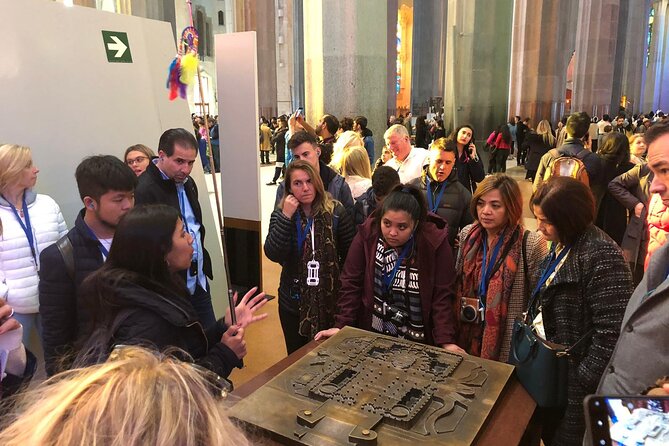 Sagrada Familia English Guided Tour & Optional Tower Access - Tour Highlights