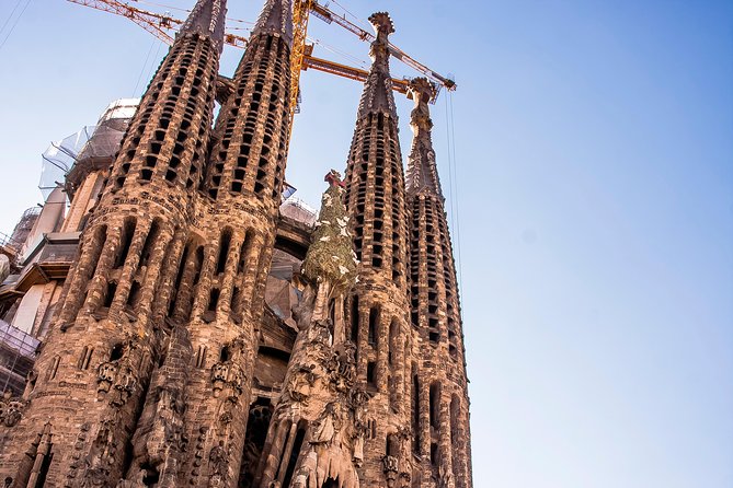 Sagrada Familia: Fast Track Guided Tour With Optional Tower - Meeting and Pickup