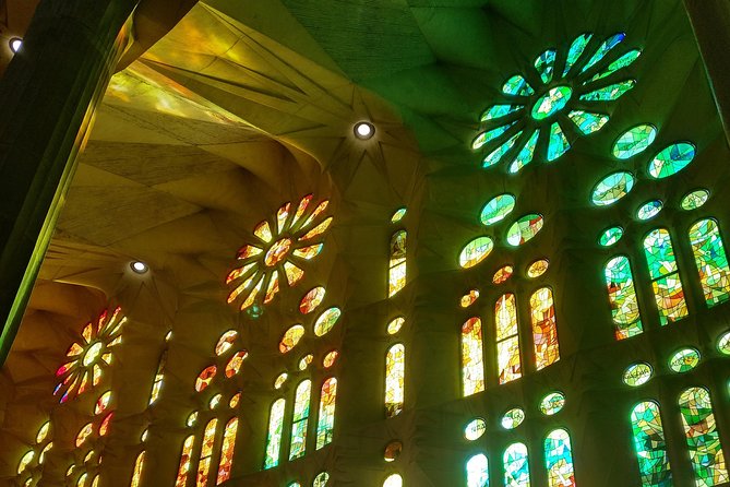 Sagrada Familia Guided Tour With Towers Access - Accessibility Information