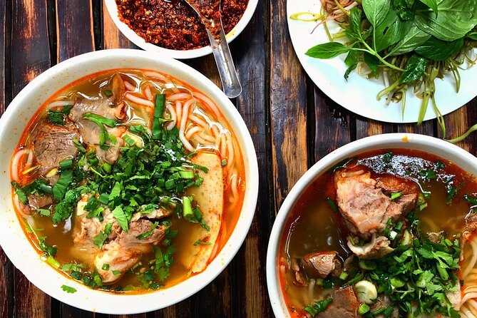 Saigon After Dark With Seafood, Beer & Live Music Bar - Savoring Vietnamese Noodle Dishes and Desserts