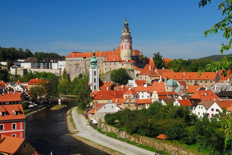 Salzburg: Sightseeing Transfer to Prague via Cesky Krumlov - Travel Itinerary