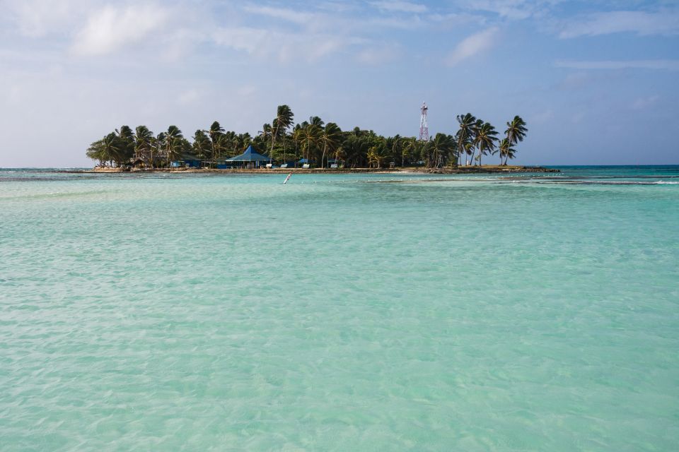San Andrés: Guided Cays and Mangroves Tour - Included Amenities