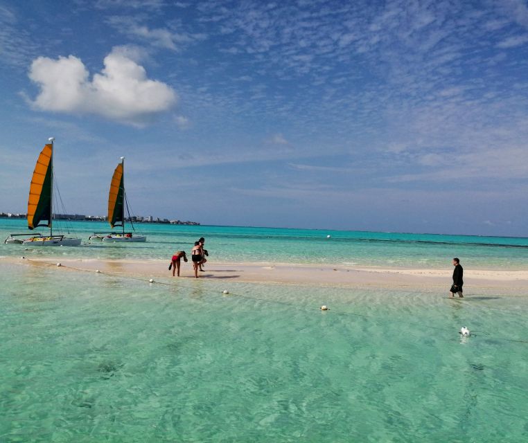 San Andres: Private San Andres Bay Tour by Luxury Speedboat - Key Locations