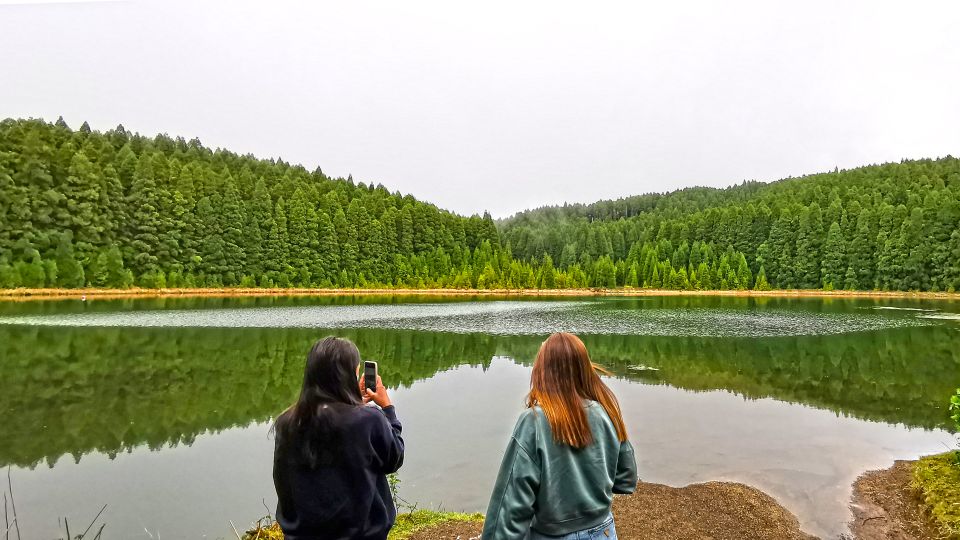 São Miguel West: Sete Cidades and Fogo Tour With Lunch - Lagoa Do Fogo Crater Lake