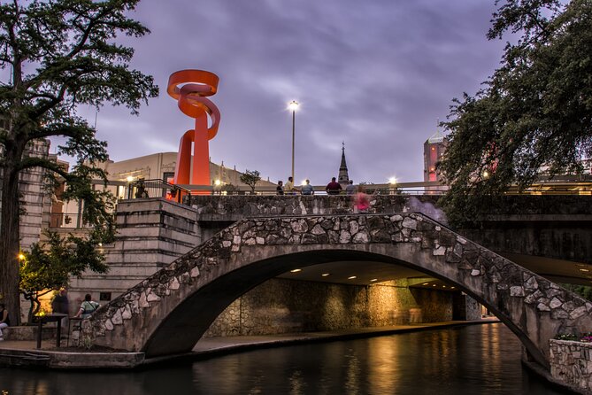 Scenic San Antonio Small Group Night Tour W/Riverwalk Boat Cruise - Tour Accessibility