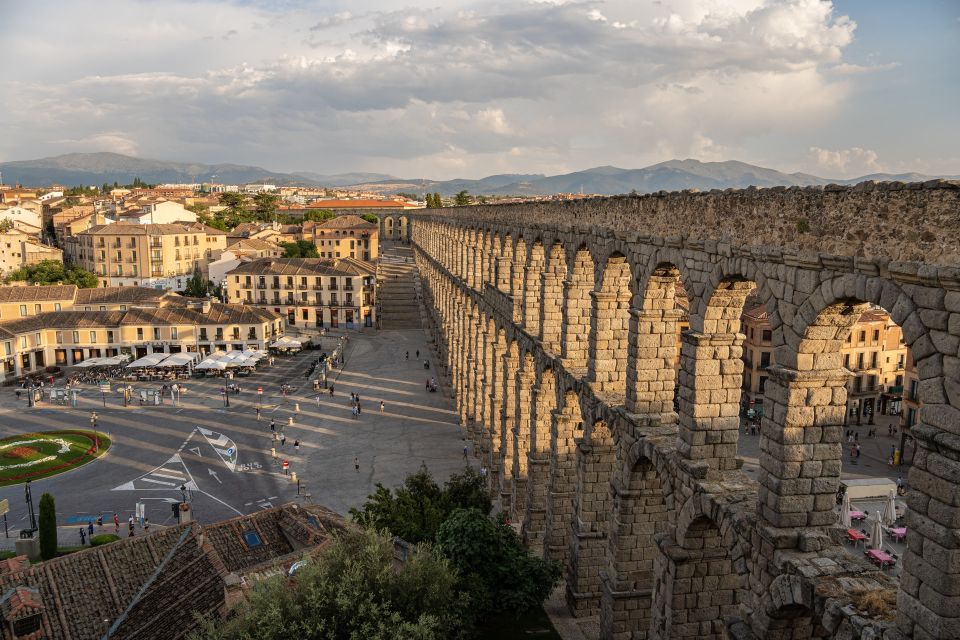 Segovia: Full-Day Tour With Transfer to and From Madrid - Guided Tour Experience