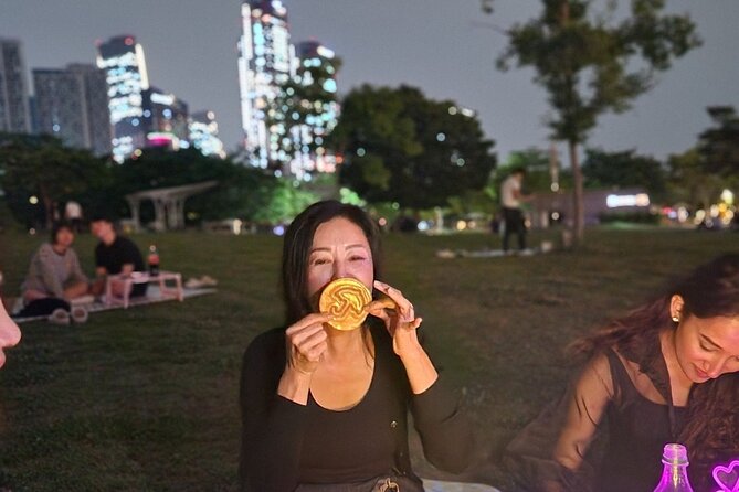 Seoul: Han River Guided Night Cruise and Hangang Park Picnic - Traditional Games and Activities