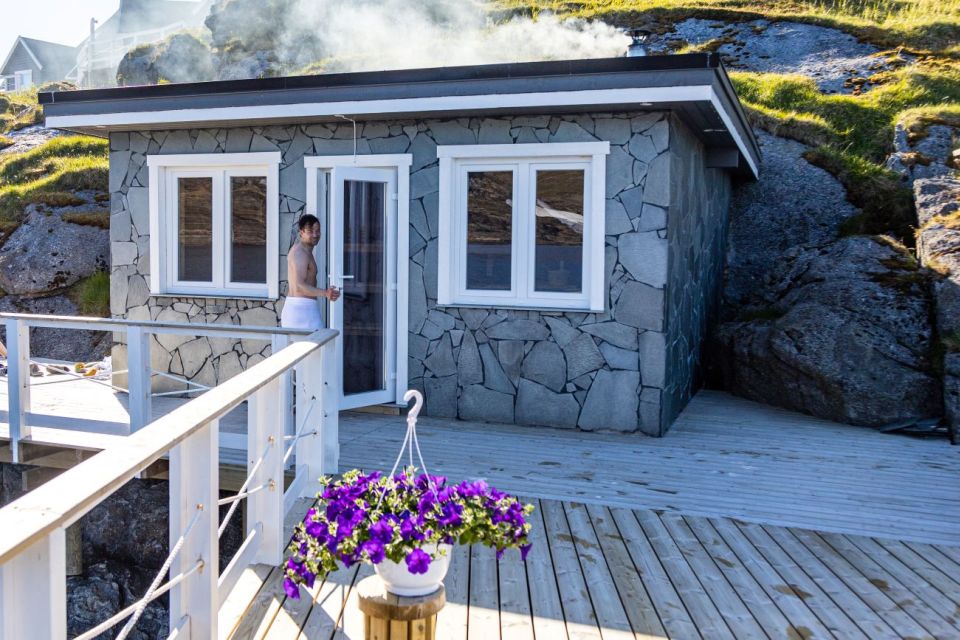 Skarsvåg: Arctic Sauna & Ice Bathing in the Barents Sea - Hot Sauna Features