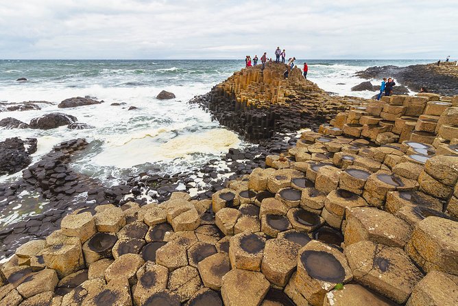 Spanish Belfast And Giants Causeway Tour - Meeting Point Information