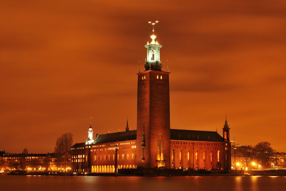 Stockholm: First Discovery Walk and Reading Walking Tour - Tour Experience and Navigation