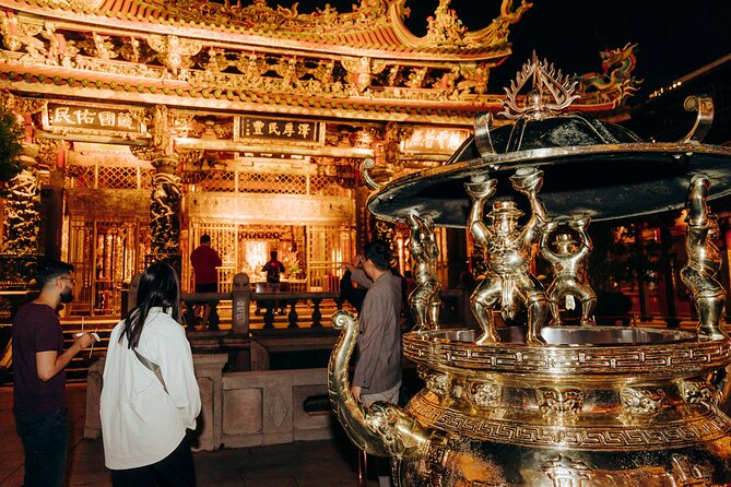 Taipeis Origin & Longshan Temple - Taiwan Cultural Walking Tour - Highlights of Longshan Temple