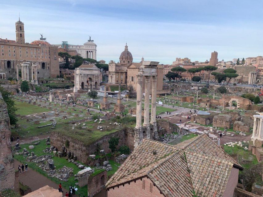 The Colosseum & Roman Forum With an Archaeologist - Meeting Point